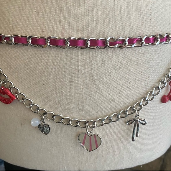 NWT-BETSEY JOHNSON-WOMENS SILVER AND PINK CHAIN BELT WITH CHARMS-SIZE M/L - Picture 6 of 15